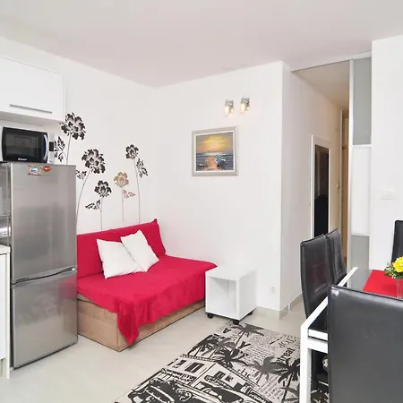 Full Equipped Flat Close To Apartment *