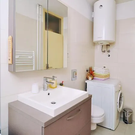 Full Equipped Flat Close To Lägenhet Split